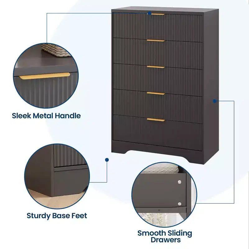 Kommode mit 5 Schubladen, geriffelten Schubladenfronten und goldfarbenen Griffen, hoher Stauraum für das Schlafzimmer