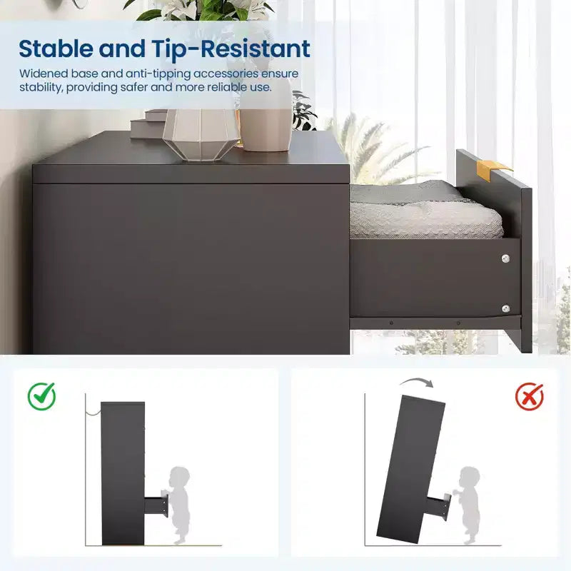 Kommode mit 5 Schubladen, geriffelten Schubladenfronten und goldfarbenen Griffen, hoher Stauraum für das Schlafzimmer