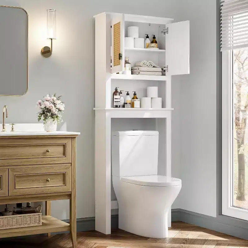 Toilettenschrank, Badezimmer-Organizer im Landhausstil mit Rattantüren, verstellbarem Regal, weißer Badezimmerschrank