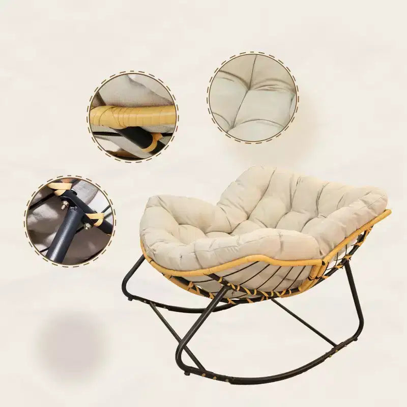 Moderner Schaukelstuhl aus Rattan und Metall mit Kissen